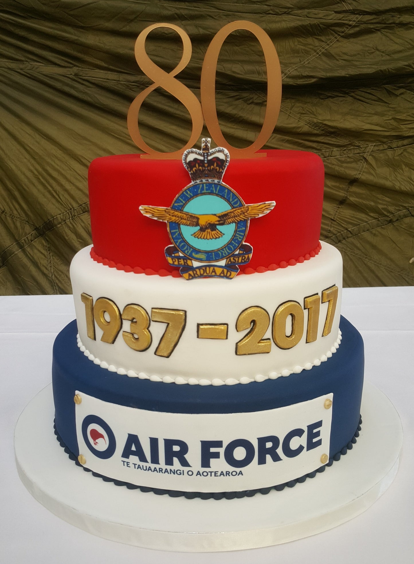 Oldest, youngest airmen celebrate Air Force's 67th birthday by cutting cake  | The Arkansas Democrat-Gazette - Arkansas' Best News Source